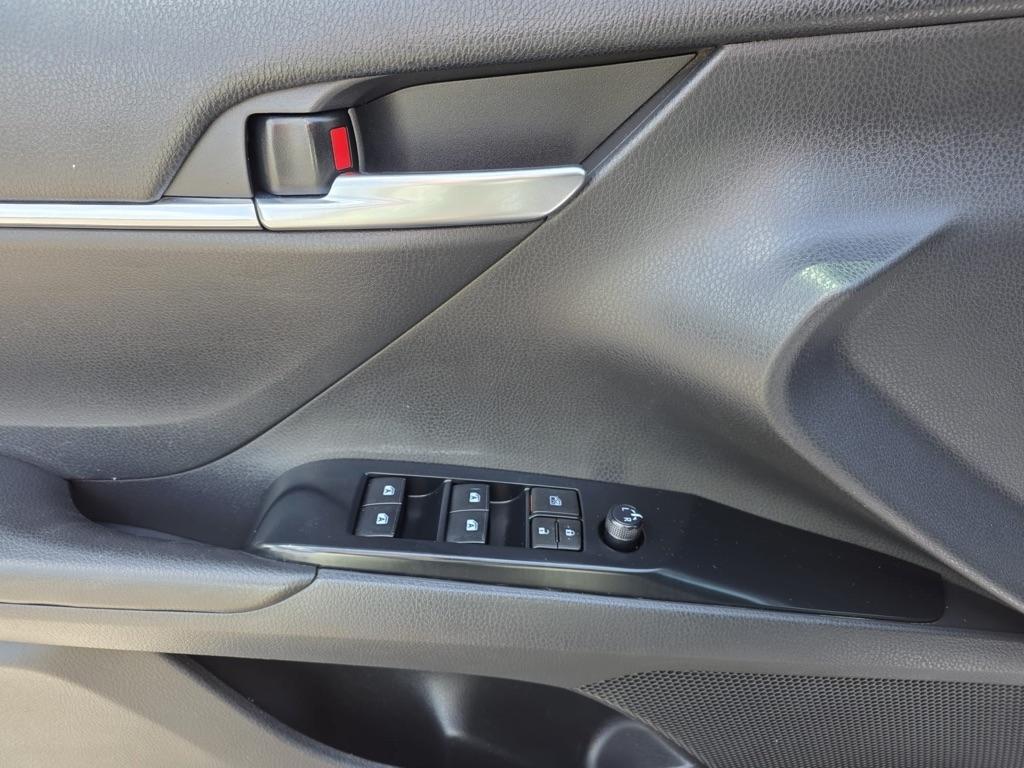 Toyota Camry LE Auto (Natl) 2018