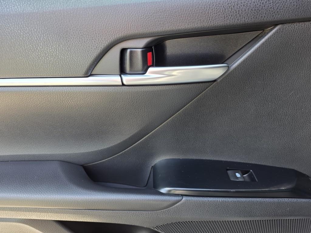 Toyota Camry LE Auto (Natl) 2018