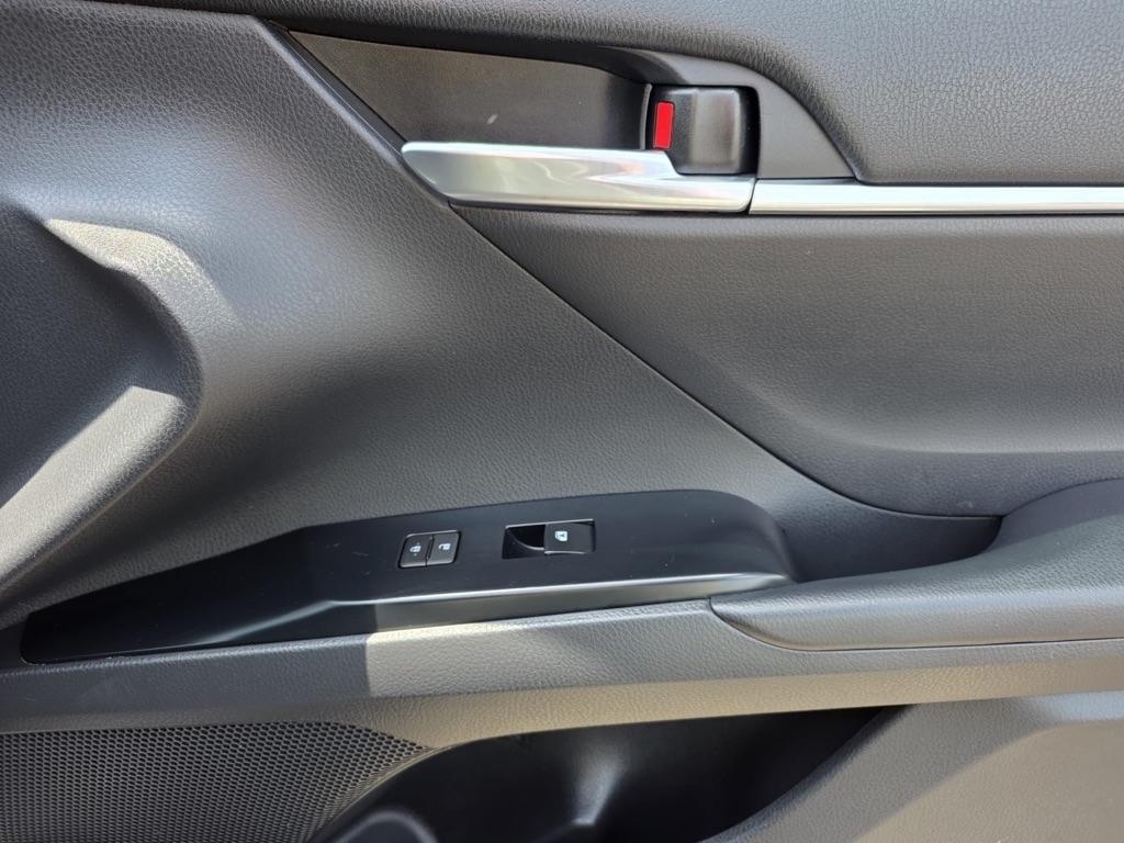 Toyota Camry LE Auto (Natl) 2018