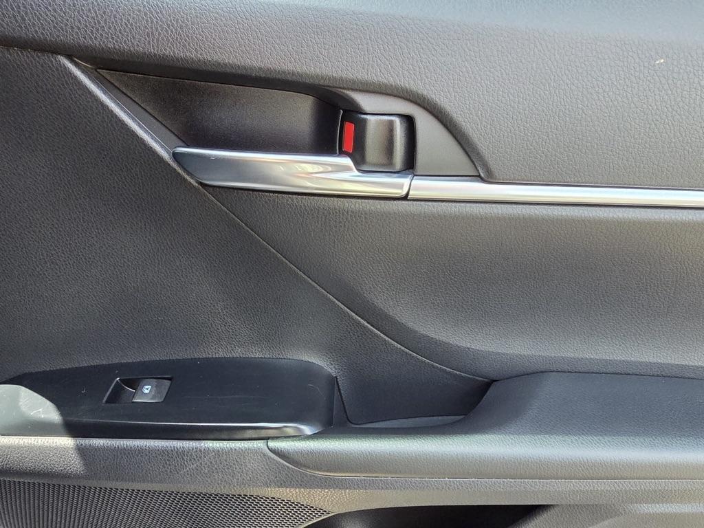 Toyota Camry LE Auto (Natl) 2018