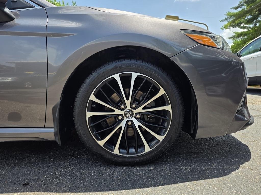 Toyota Camry LE Auto (Natl) 2018