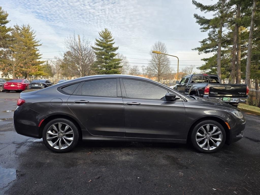 Chrysler 200 4dr Sdn S FWD 2015