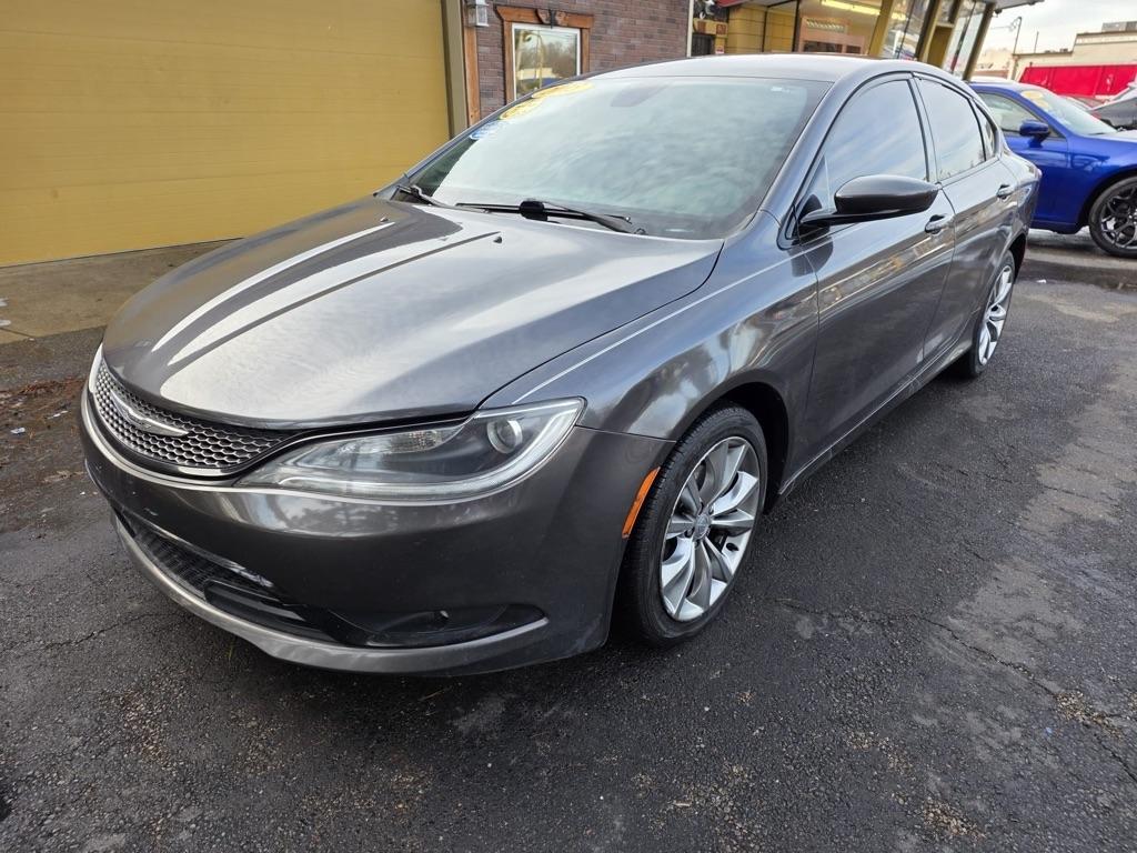 Chrysler 200 4dr Sdn S FWD 2015