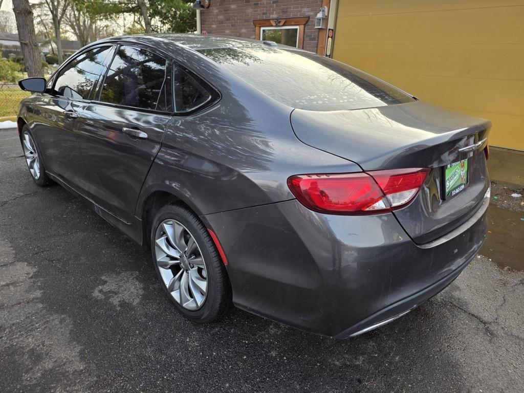 Chrysler 200 4dr Sdn S FWD 2015