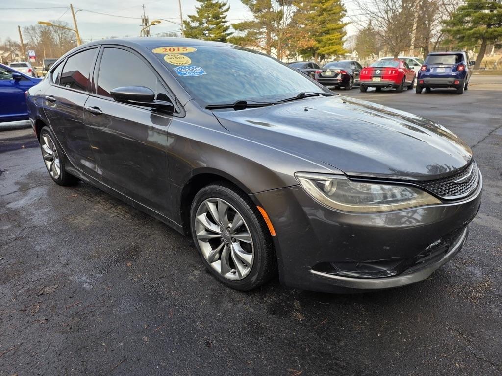 Chrysler 200 4dr Sdn S FWD 2015