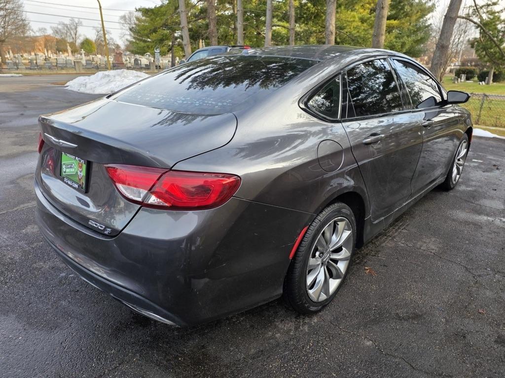Chrysler 200 4dr Sdn S FWD 2015