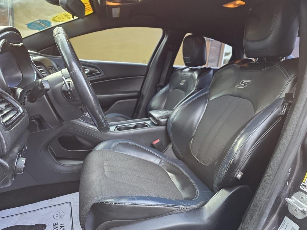Chrysler 200 4dr Sdn S FWD 2015