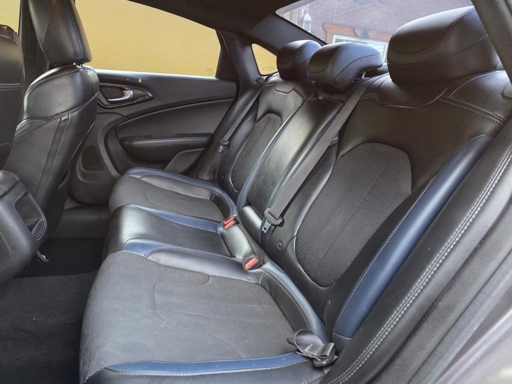 Chrysler 200 4dr Sdn S FWD 2015