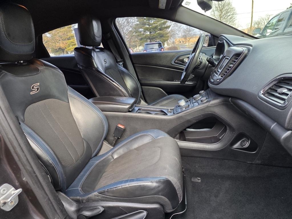 Chrysler 200 4dr Sdn S FWD 2015