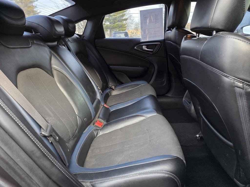 Chrysler 200 4dr Sdn S FWD 2015