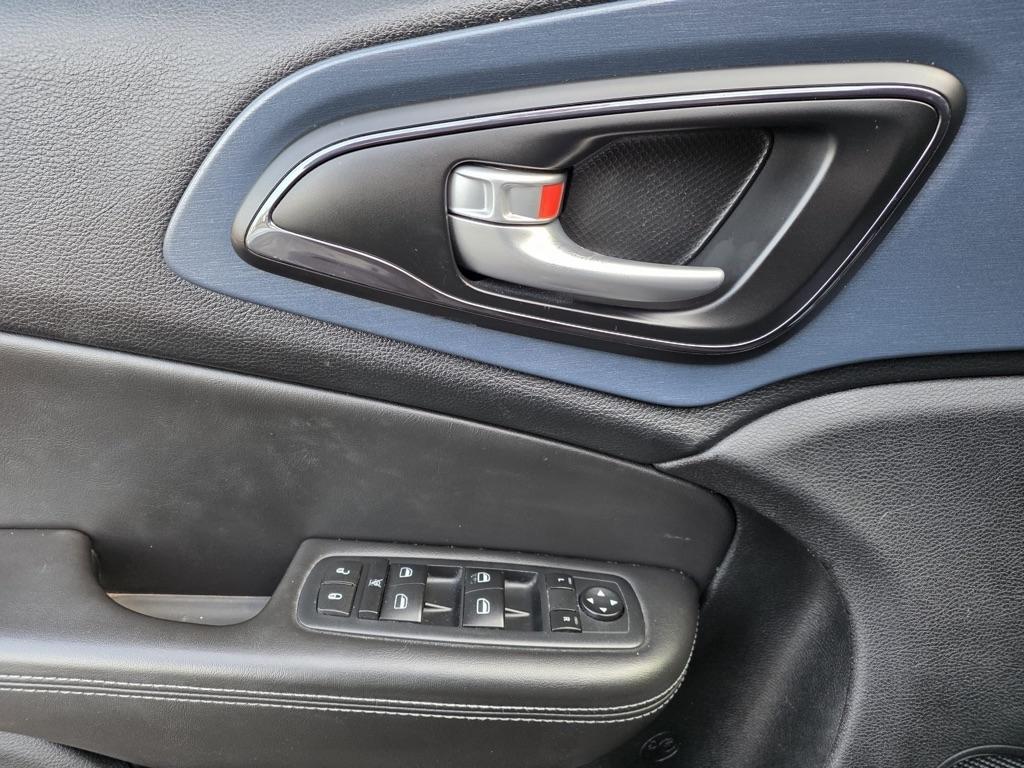 Chrysler 200 4dr Sdn S FWD 2015