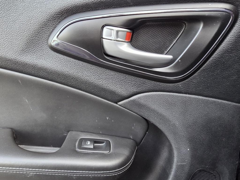 Chrysler 200 4dr Sdn S FWD 2015