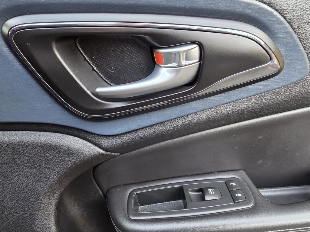Chrysler 200 4dr Sdn S FWD 2015
