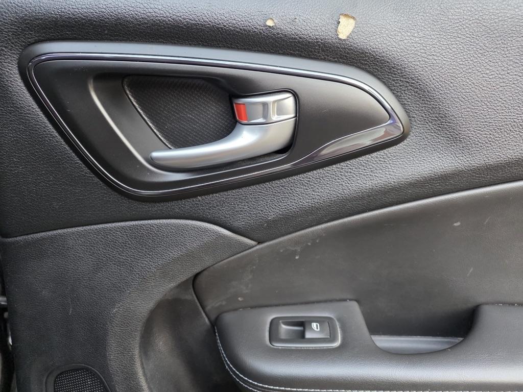 Chrysler 200 4dr Sdn S FWD 2015