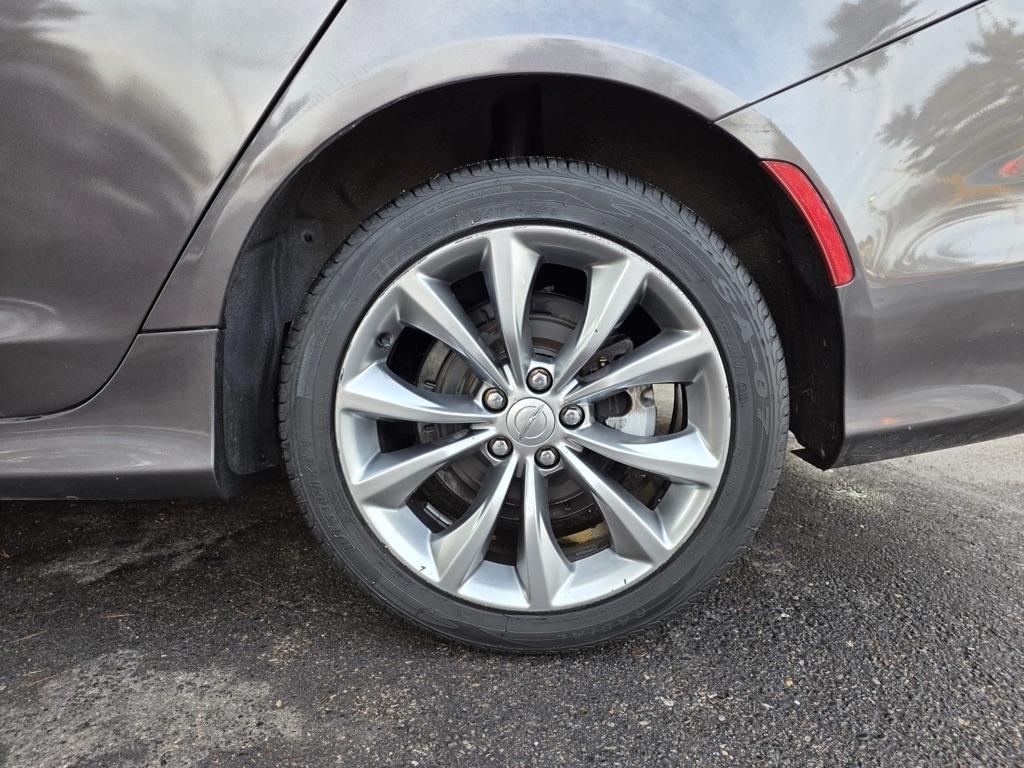 Chrysler 200 4dr Sdn S FWD 2015