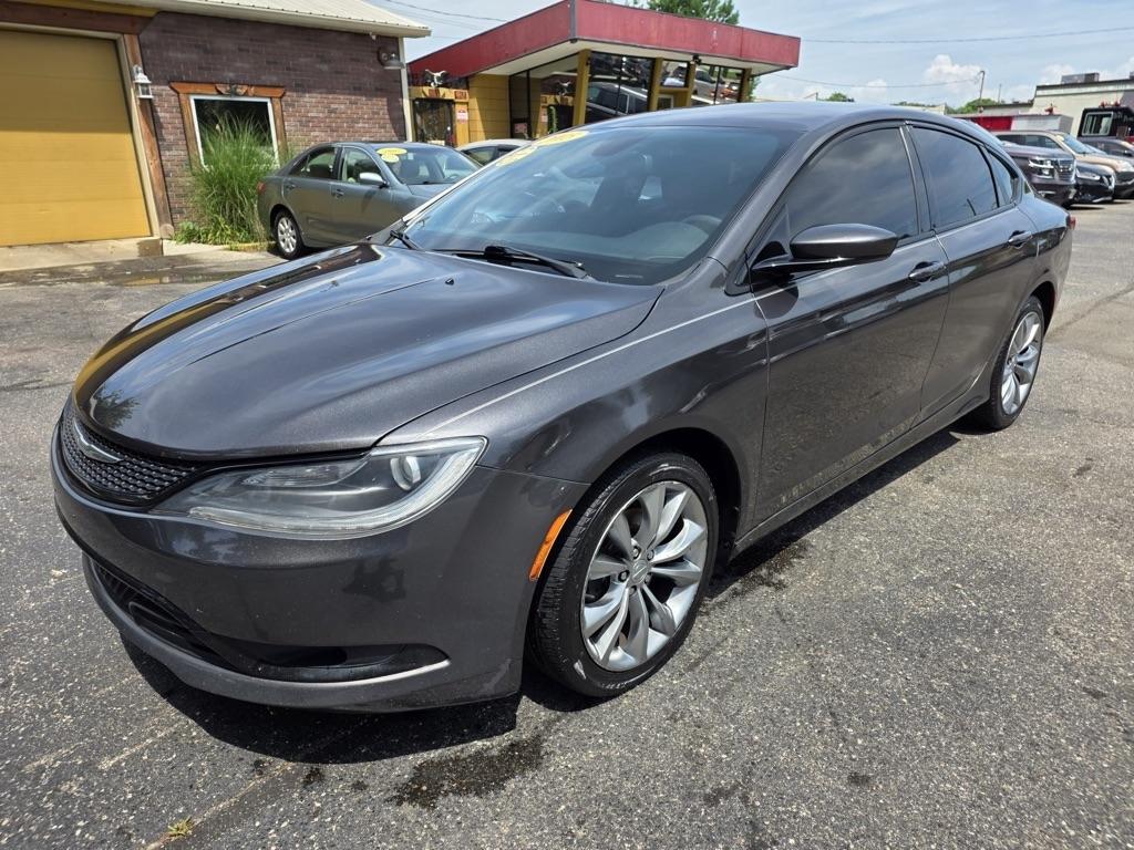 Chrysler 200 4dr Sdn S FWD 2015