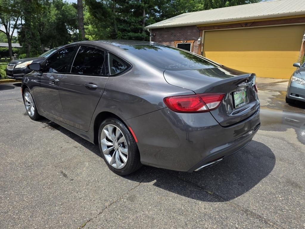 Chrysler 200 4dr Sdn S FWD 2015