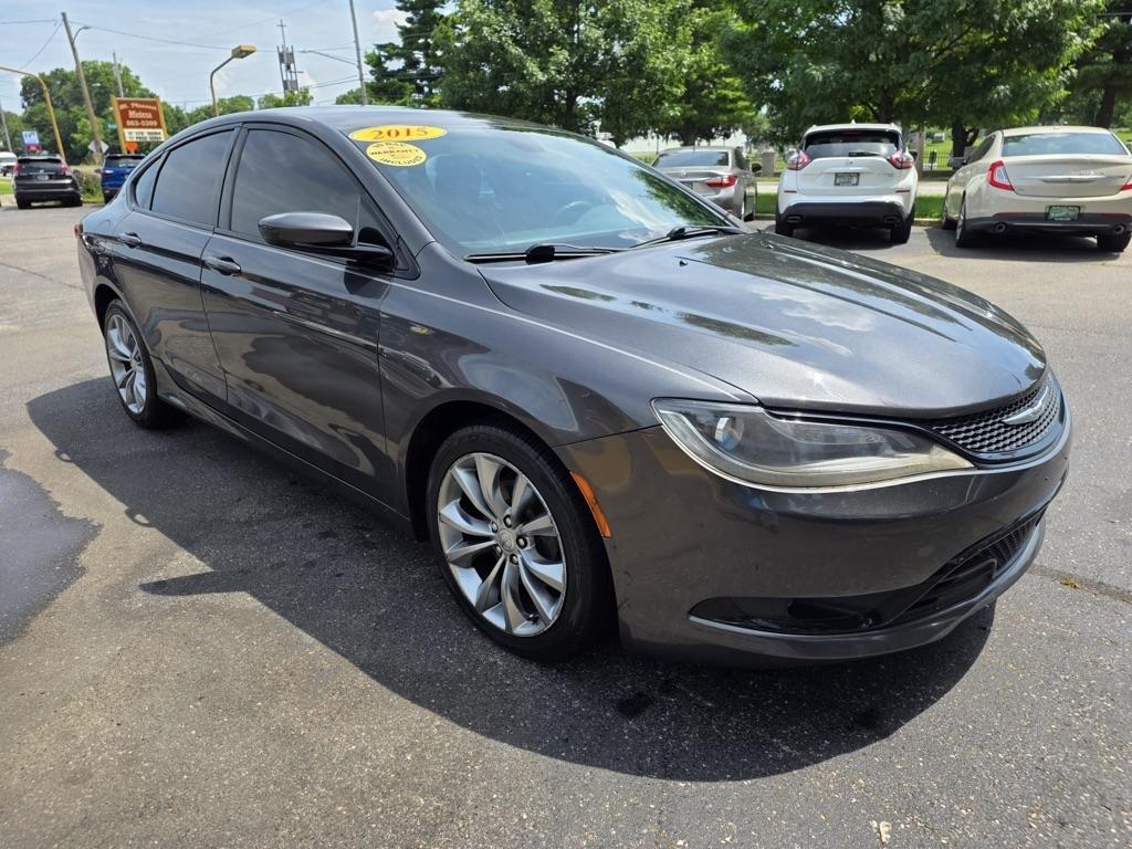 Chrysler 200 4dr Sdn S FWD 2015