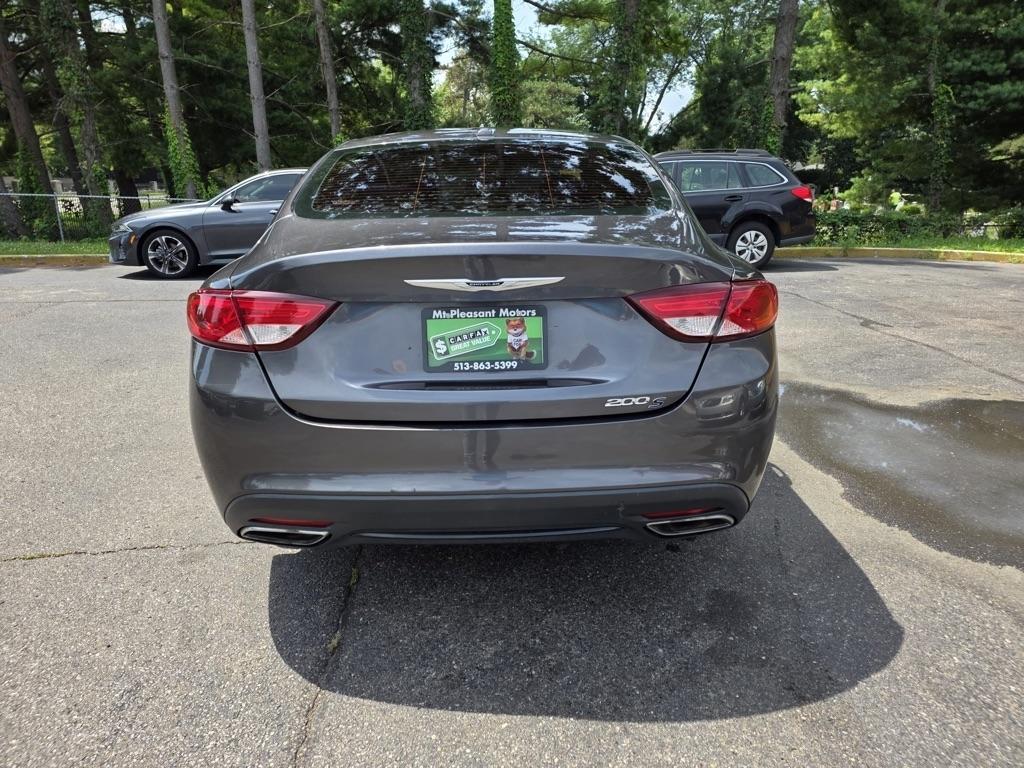 Chrysler 200 4dr Sdn S FWD 2015