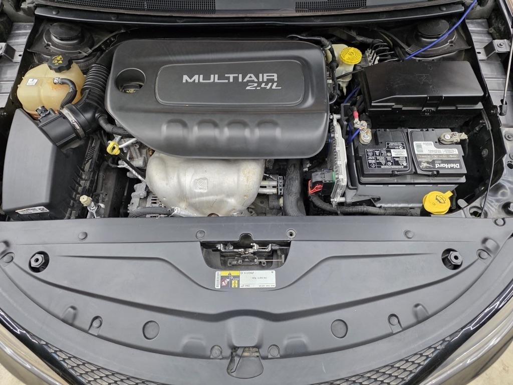 Chrysler 200 4dr Sdn S FWD 2015