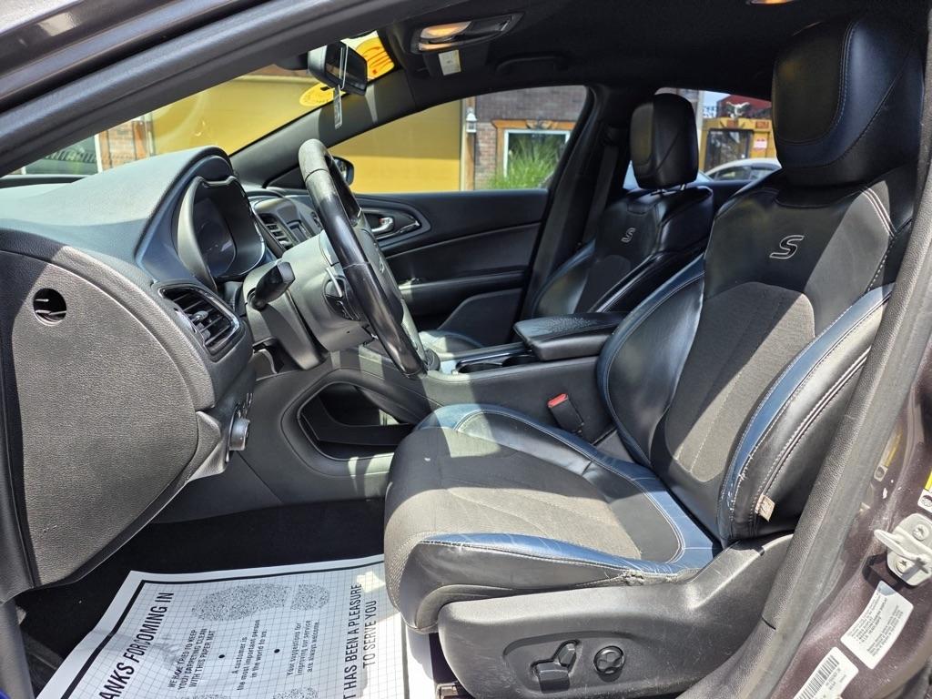 Chrysler 200 4dr Sdn S FWD 2015