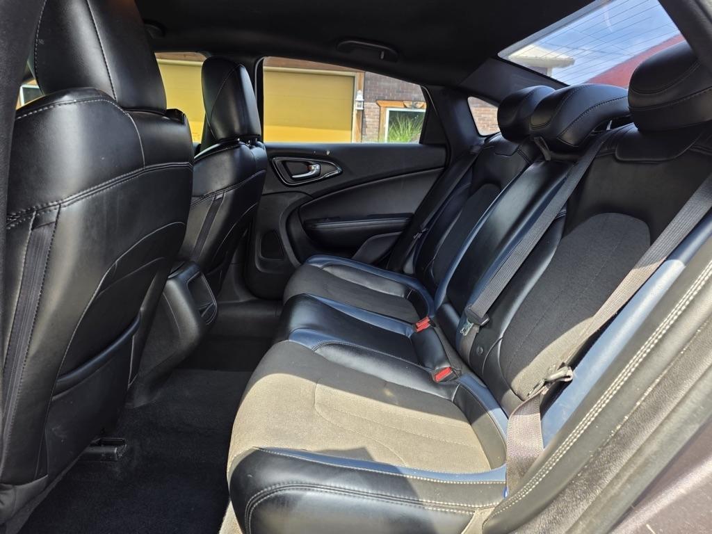 Chrysler 200 4dr Sdn S FWD 2015