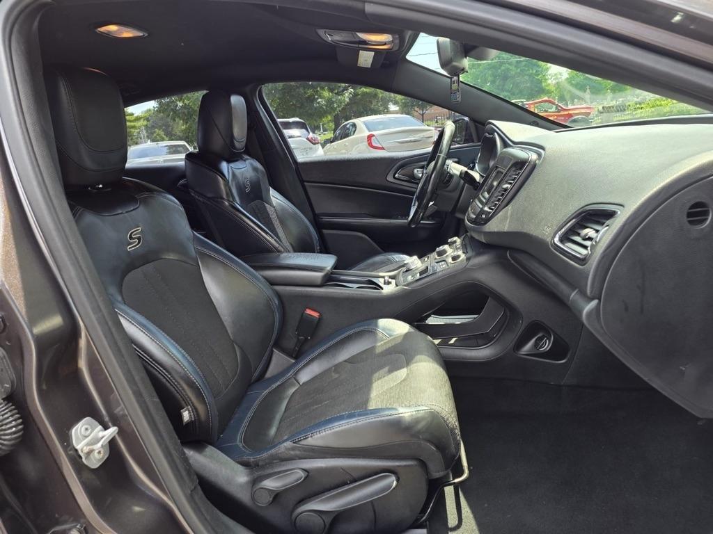 Chrysler 200 4dr Sdn S FWD 2015