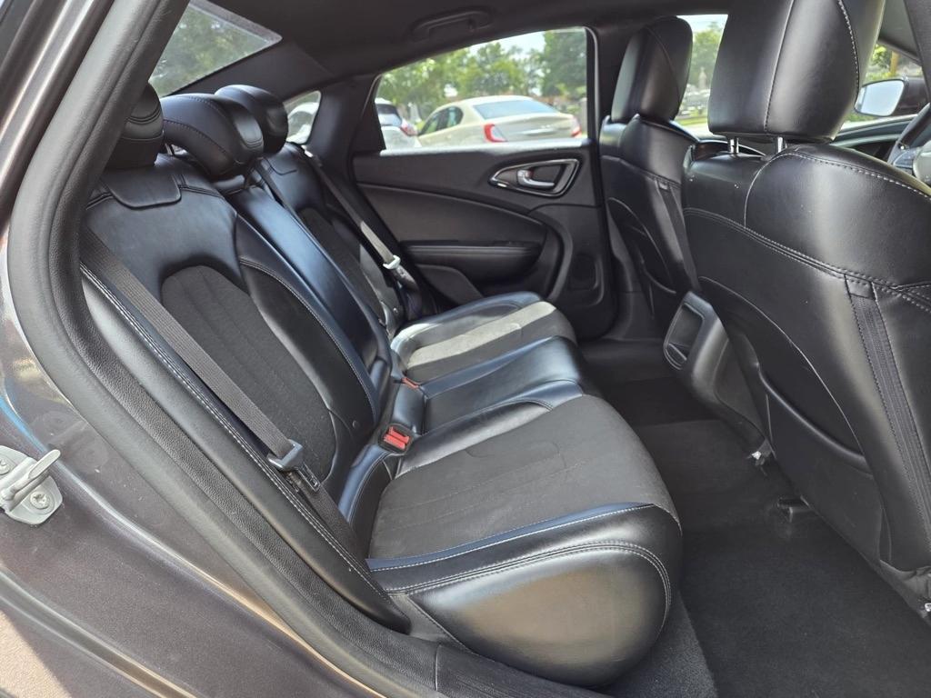 Chrysler 200 4dr Sdn S FWD 2015