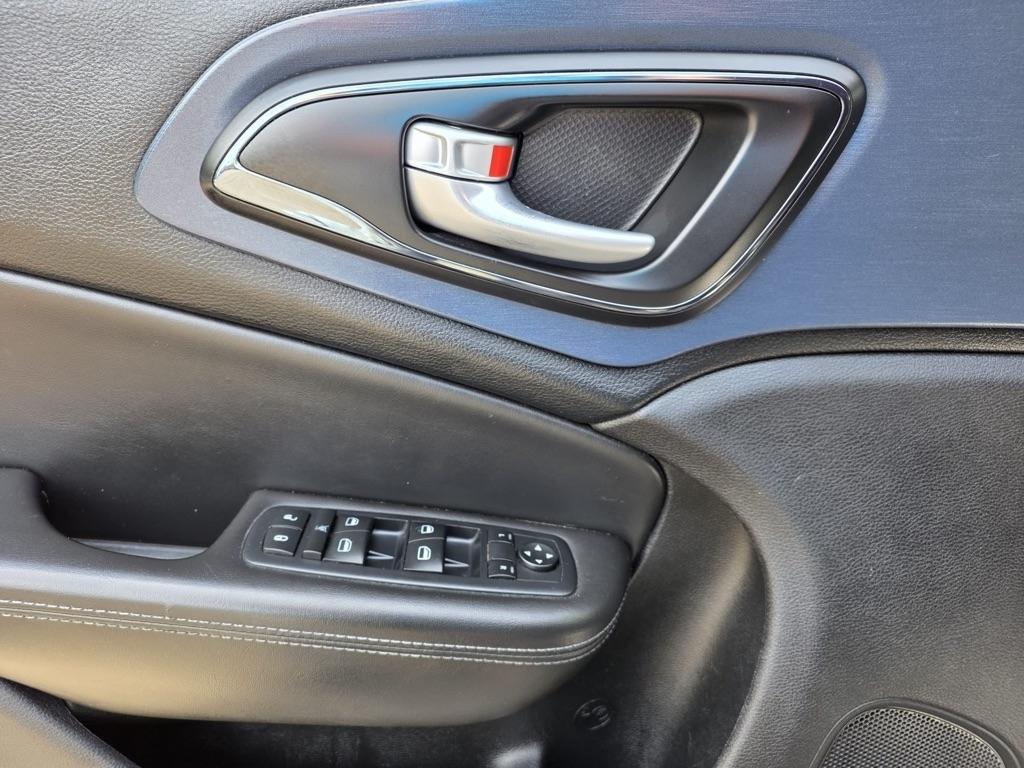 Chrysler 200 4dr Sdn S FWD 2015