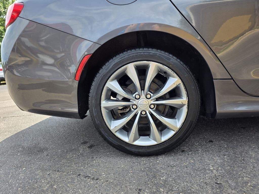 Chrysler 200 4dr Sdn S FWD 2015
