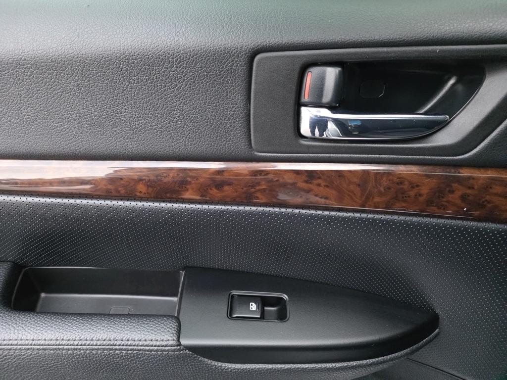 Subaru Legacy 4dr Sdn H4 Auto 2.5i Limited 2014