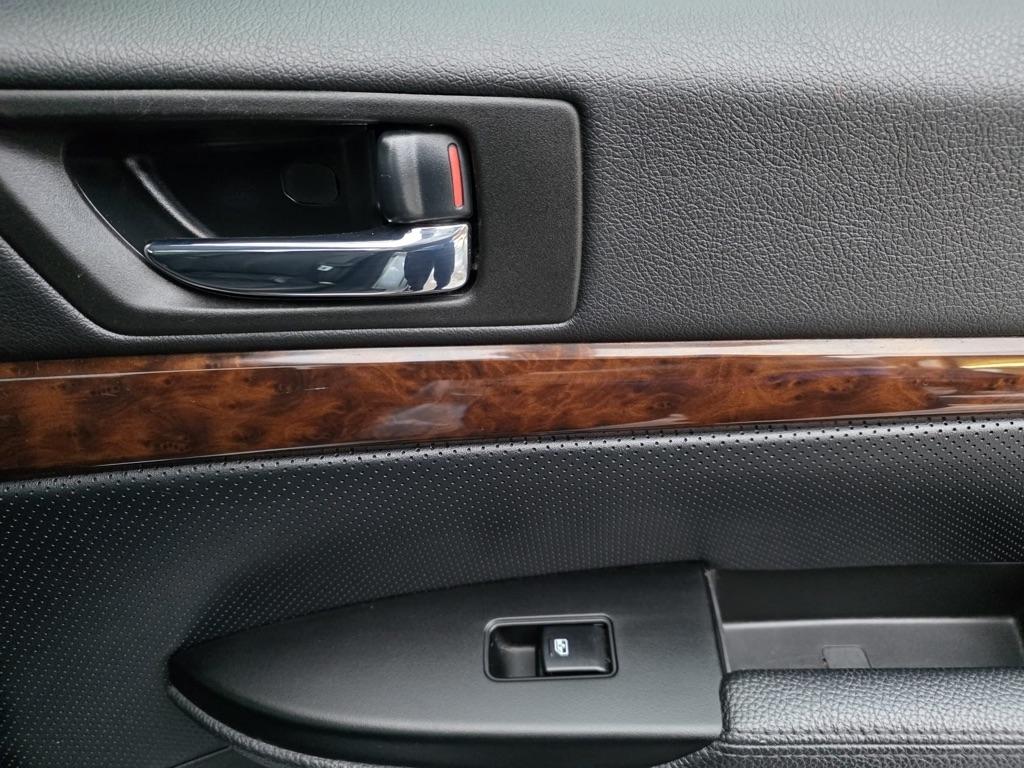 Subaru Legacy 4dr Sdn H4 Auto 2.5i Limited 2014