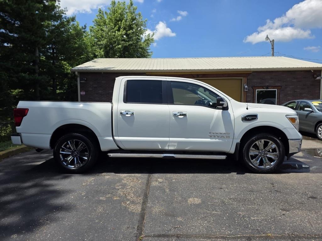 Nissan Titan 4x4 Crew Cab SV 2017
