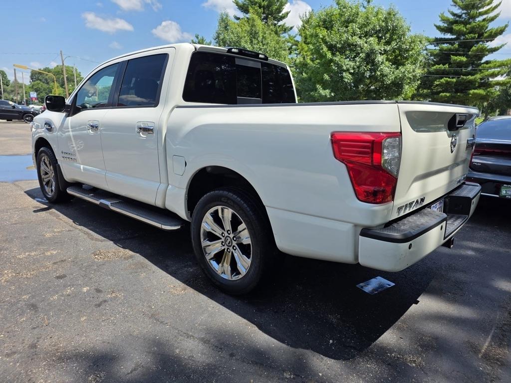 Nissan Titan 4x4 Crew Cab SV 2017