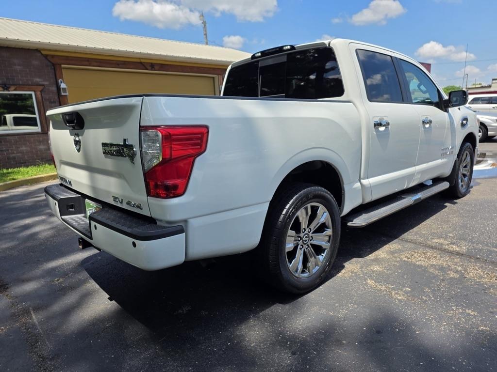 Nissan Titan 4x4 Crew Cab SV 2017