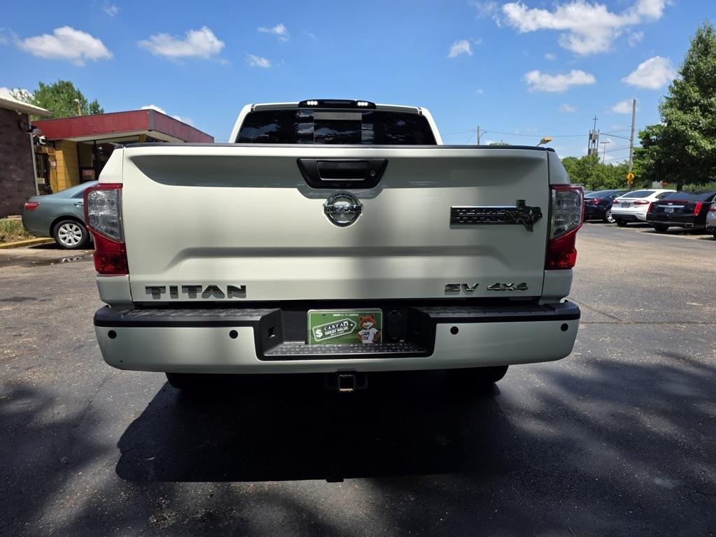 Nissan Titan 4x4 Crew Cab SV 2017