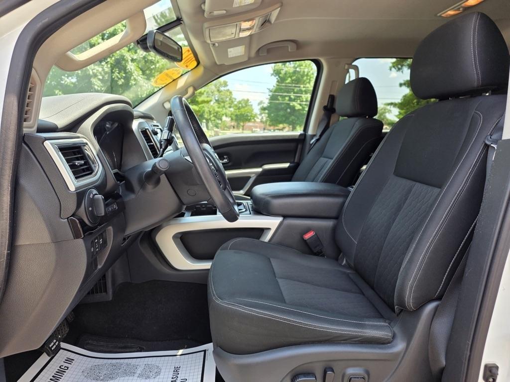 Nissan Titan 4x4 Crew Cab SV 2017