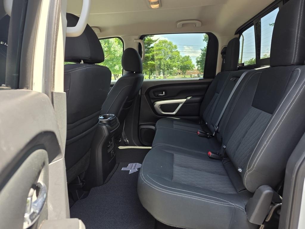 Nissan Titan 4x4 Crew Cab SV 2017