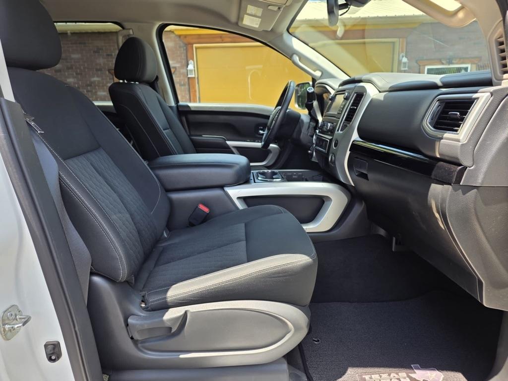 Nissan Titan 4x4 Crew Cab SV 2017
