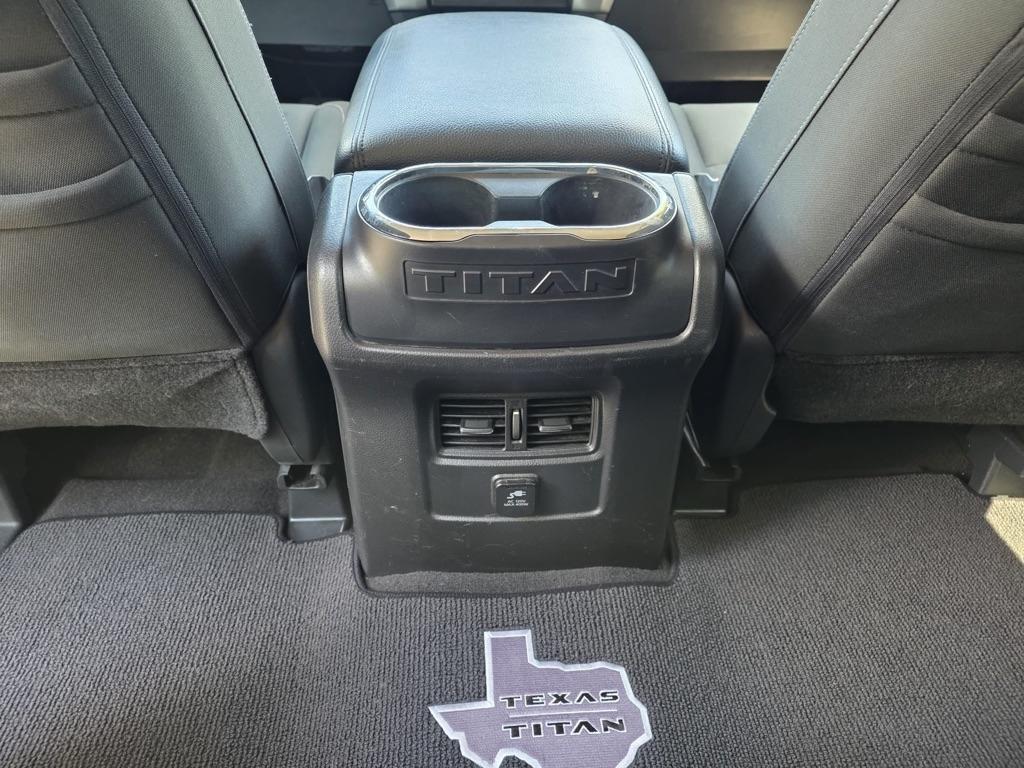 Nissan Titan 4x4 Crew Cab SV 2017
