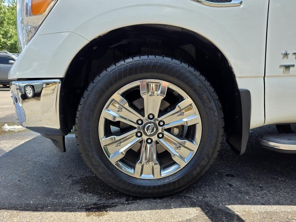 Nissan Titan 4x4 Crew Cab SV 2017