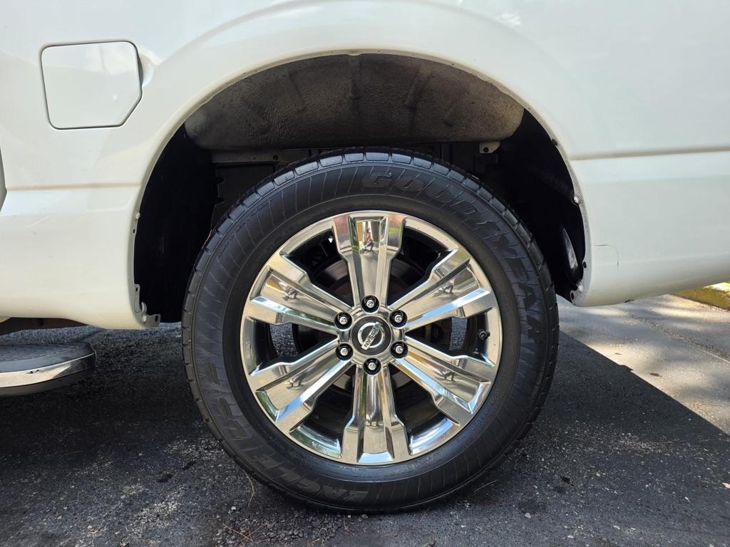 Nissan Titan 4x4 Crew Cab SV 2017