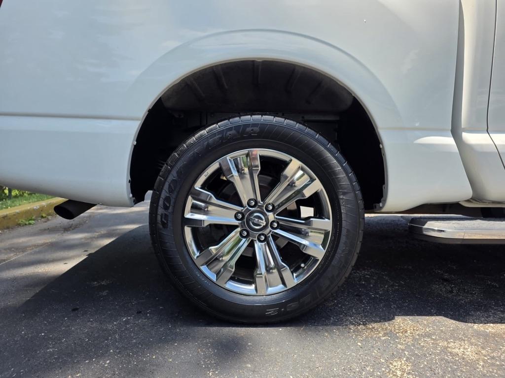 Nissan Titan 4x4 Crew Cab SV 2017