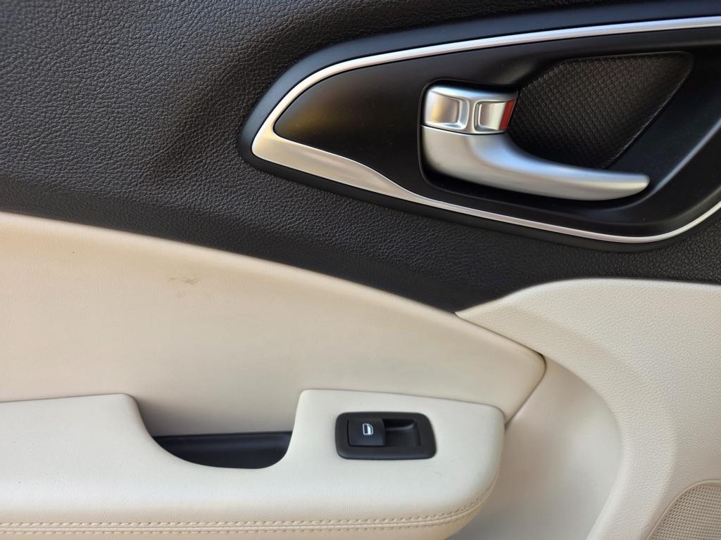 Chrysler 200 4dr Sdn C Platinum FWD 2016