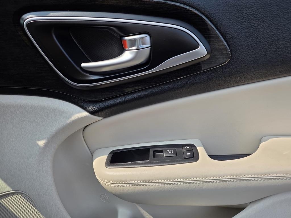 Chrysler 200 4dr Sdn C Platinum FWD 2016
