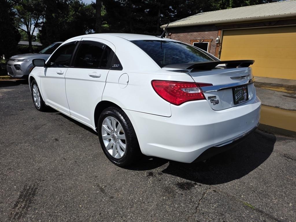 Chrysler 200 4dr Sdn Touring 2013