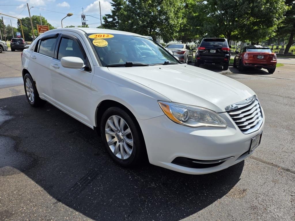 Chrysler 200 4dr Sdn Touring 2013