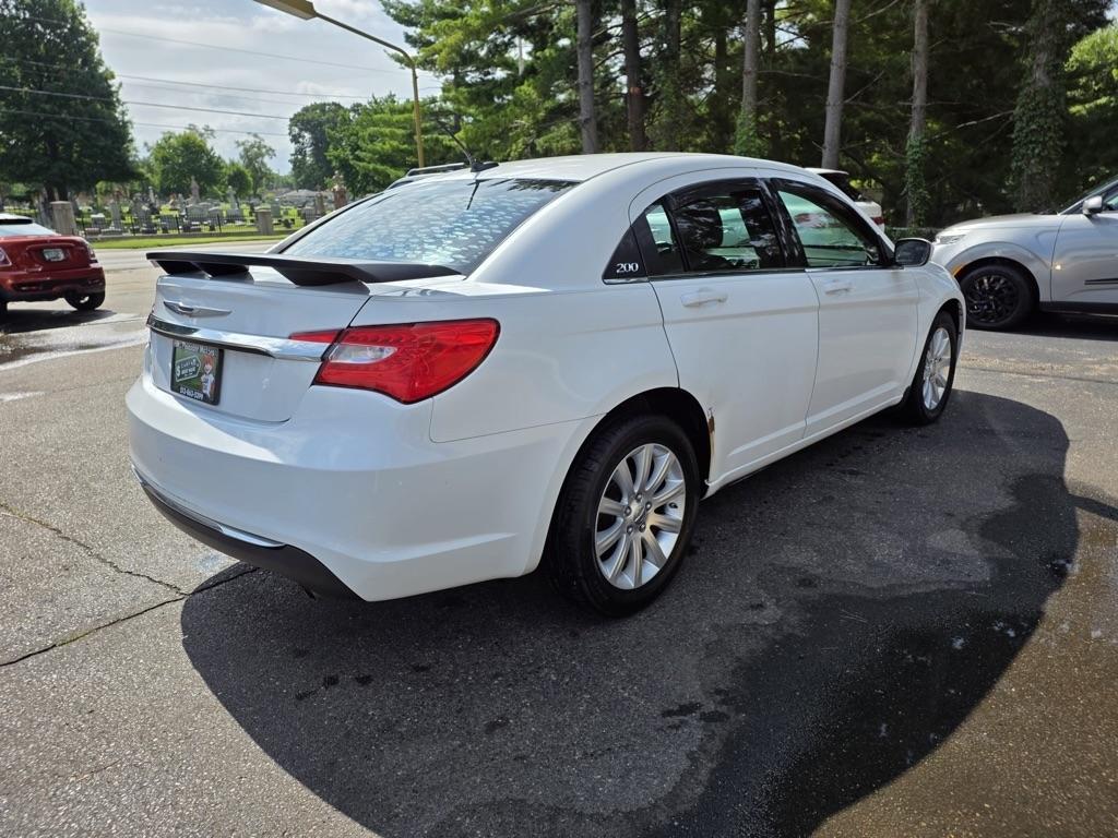 Chrysler 200 4dr Sdn Touring 2013