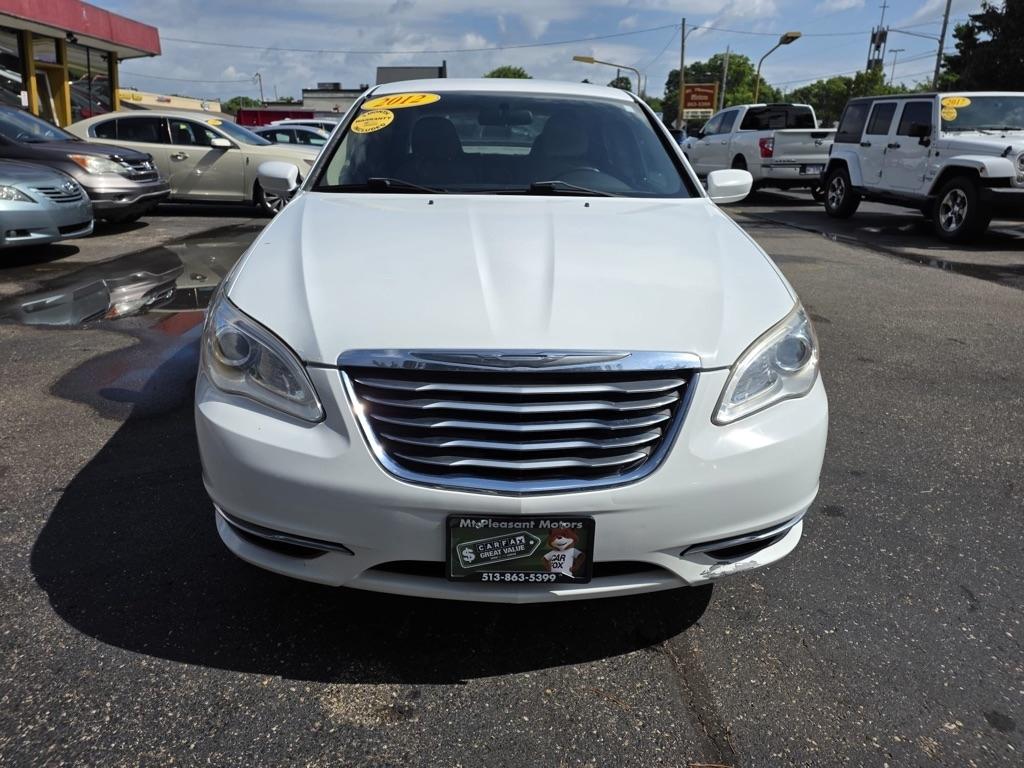 Chrysler 200 4dr Sdn Touring 2013