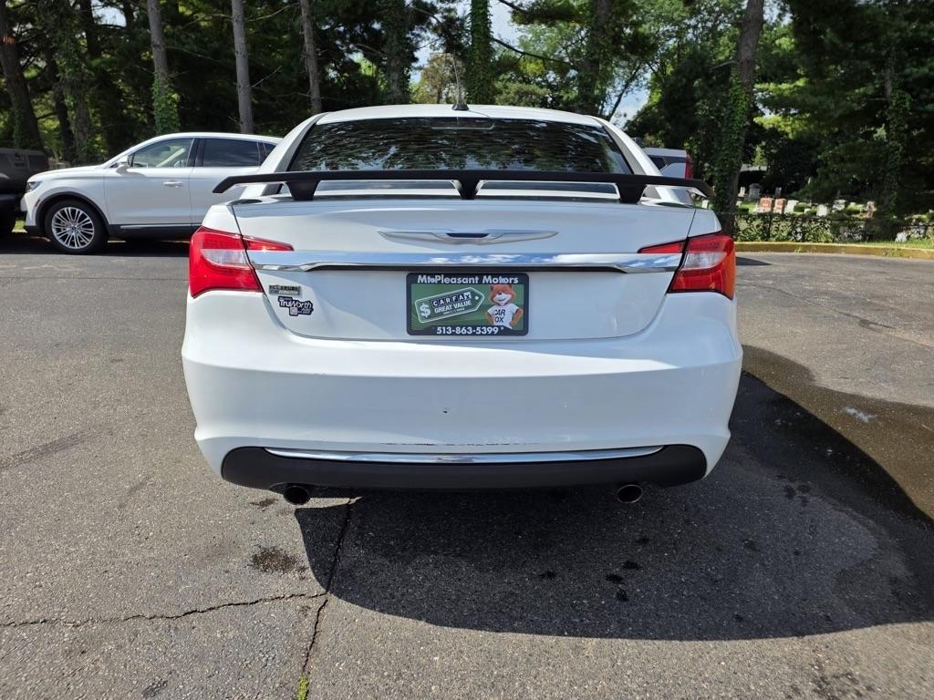 Chrysler 200 4dr Sdn Touring 2013